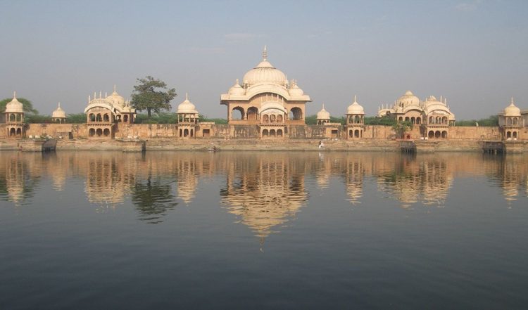 Travel Tips: कम बजट में करें दिल्ली से मथुरा-वृंदावन की यात्रा, आध्यात्मिक शांति का मिलेगा अद्भुत अनुभव