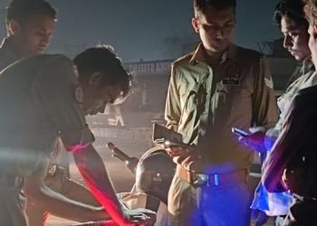 गाजियाबाद में सार्वजनिक स्थान पर शराब पीने वालों पर कड़ी कार्रवाई: पुलिस ने 3 घंटे के विशेष अभियान में 530 लोगों को पकड़ा, सभी का चालान
