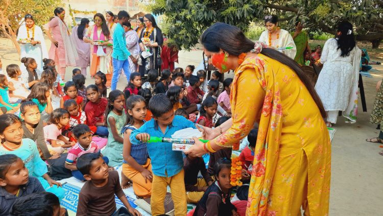 इटौंजा के मंडोली में एकल अभियान का होली मिलन