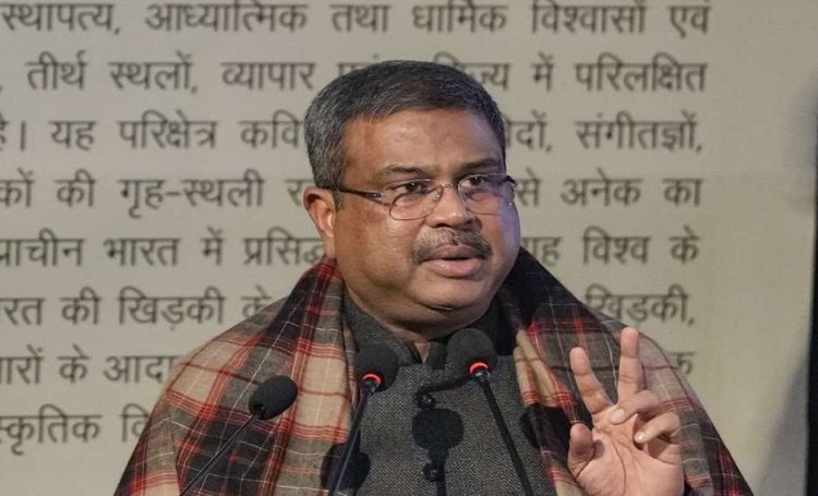 धर्मेंद्र प्रधान ने कहा- संसद में दिए गए बयान पर अडिग, सीएम स्टालिन से किया सीधा सवाल।