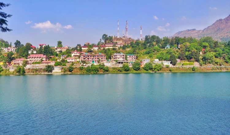 Travel Tips: अगर आप मार्च में अपने परिवार के साथ घूमने का प्लान बना रहे हैं, तो इन जगहों का अनुभव अवश्य करें; खुशियों से भरपूर रहेंगे आप।