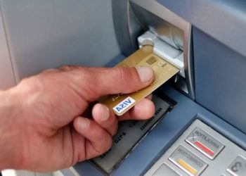 13 हजार की आबादी वाले इस छोटे से देश में लगा पहला ATM, लोगों ने केक काटकर धूमधाम से मनाया जश्न।