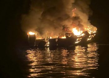 कांगो में हुआ भीषण हादसा, नाव में आग लगने के बाद पलटी, 50 लोगों की मौत, सैकड़ों लापता