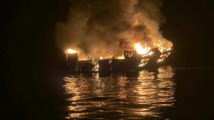 कांगो में हुआ भीषण हादसा, नाव में आग लगने के बाद पलटी, 50 लोगों की मौत, सैकड़ों लापता