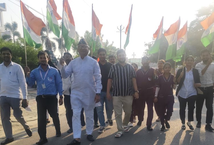भाजपा चिकित्सा प्रकोष्ठ ने निकाली तिरंगा यात्रा
