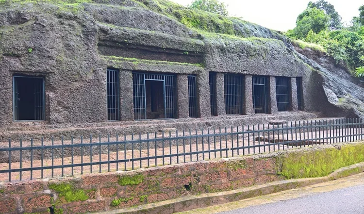 Arvalem Cave: अगर आप गोवा ट्रिप प्लान कर रहे हैं तो पांडवों की गुफा जरूर देखें, जानिए यहां कैसे पहुंचे।