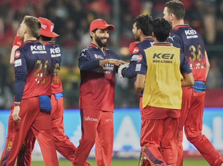 RCB के लिए खुशखबरी, IPL सस्पेंशन बना फायदेमंद; इस खिलाड़ी की वापसी अब लगभग तय।