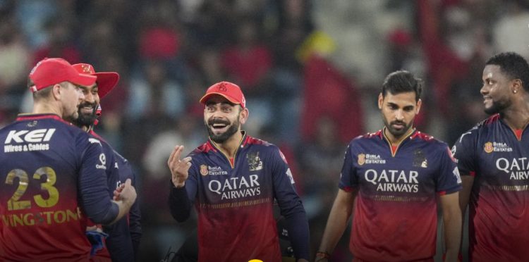 क्वालीफायर-1 में RCB की प्लेइंग XI कुछ इस तरह हो सकती है, जिसमें दो मैच विजेताओं की वापसी संभव है।