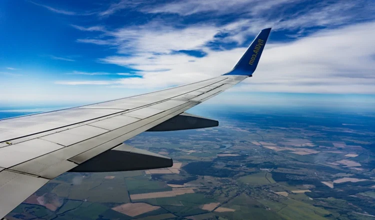Travel Tips: सस्ती फ्लाइट टिकट बुक करने के लिए इन बातों का रखें ध्यान, बजट में कर सकेंगे यात्रा
