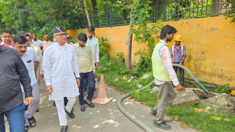 औचक निरीक्षण पर निकले विधायक डा.नीरज बोरा