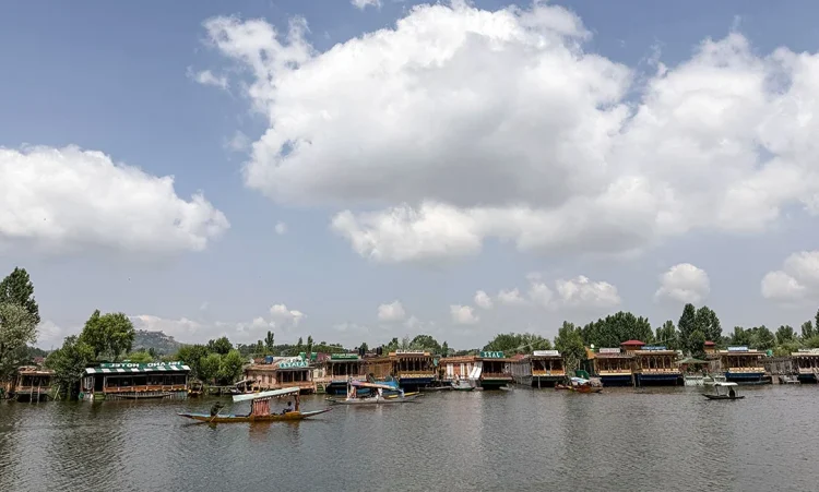 जम्मू-कश्मीर पर्यटन: श्रीनगर महज एक शहर नहीं, बल्कि एक ऐसा एहसास है जो दिल और रूह दोनों को छू जाता है!