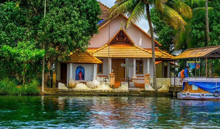 Monsoon Destinations: मानसून के मौसम में इन जगहों पर नजदीक से देख सकेंगे प्रकृति की अद्भुत खूबसूरती, एक्सप्लोर करना न भूलें।