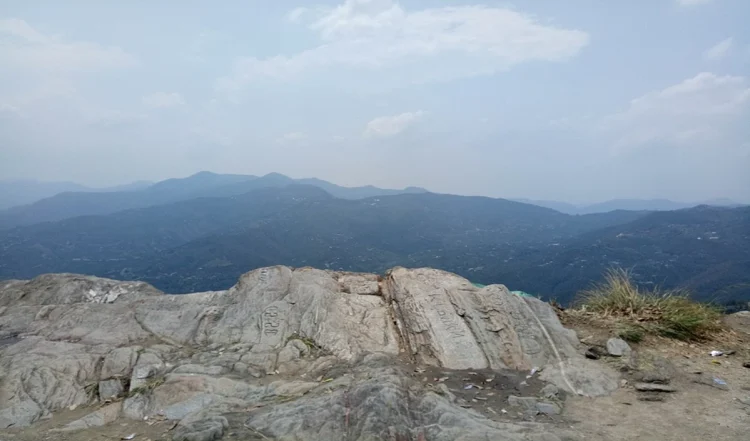 Travel Tips: नैनीताल के पास स्थित यह हिल स्टेशन किसी जन्नत से कम नहीं, इसके खूबसूरत नज़ारे आपका दिन बना देंगे