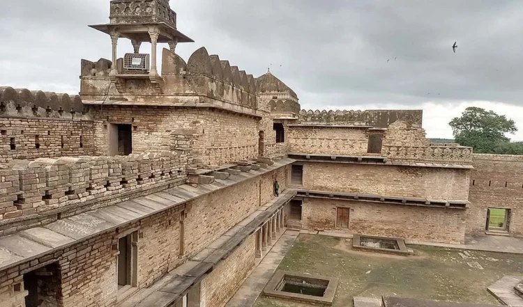 Madhya Pradesh Tourism: इतिहास, संस्कृति और मशहूर हथकरघे के लिए जानी जाती है चंदेरी नगरी