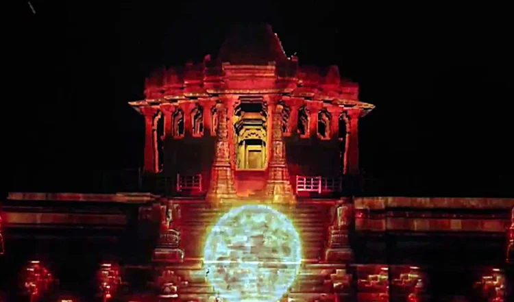 Gujarat Tourism: मोढेरा सूर्य मंदिर — जहाँ स्थापत्य कला मिलती है आस्था से