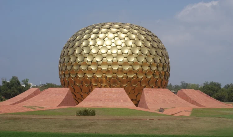 भारत में सोलो ट्रिप के लिए चुनें ये 5 बेहतरीन जगहें, महिलाओं के लिए सुरक्षित और घूमने के लिए परफेक्ट प्लान