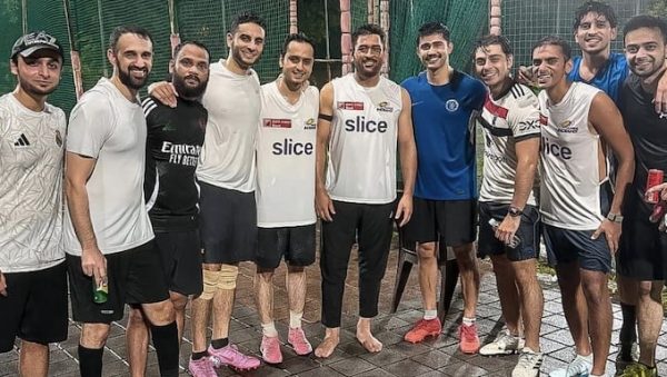 CSK नहीं, अब मुंबई इंडियंस के लिए खेलेंगे MS धोनी? वायरल फोटो ने मचाई सनसनी