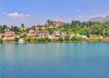 “उत्तराखंड में दिसंबर की यात्रा: देवभूमि की 4 ऐसी जगहें जहां मिलेगा सुकून और मनोहारी नजारा”