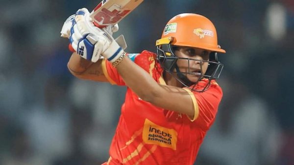 कौन हैं आयुषी सोनी? WPL में रिटायर्ड आउट होने वाली पहली बल्लेबाज़ बनकर रचा इतिहास