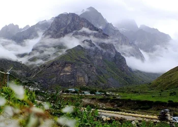 Travel Tips: उत्तराखंड का माना गांव कहलाता है ‘भारत का पहला गांव’, यहीं मिलते हैं अदृश्य सरस्वती नदी के दर्शन
