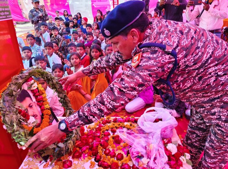 पुलवामा शहीदों को भावभीनी श्रद्धांजलि