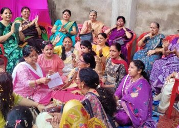 गहोई वैश्य समाज के होली मिलन में बरसे फूल