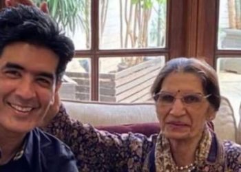 मनीष मल्होत्रा पर टूटा दुखों का पहाड़, मां के निधन पर शोक जताने पहुंचे बॉलीवुड सितारे