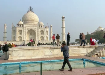 Agra Tourism: ताज, किला और पेठा—मोहब्बत और मुगलई जायके का परफेक्ट डेस्टिनेशन