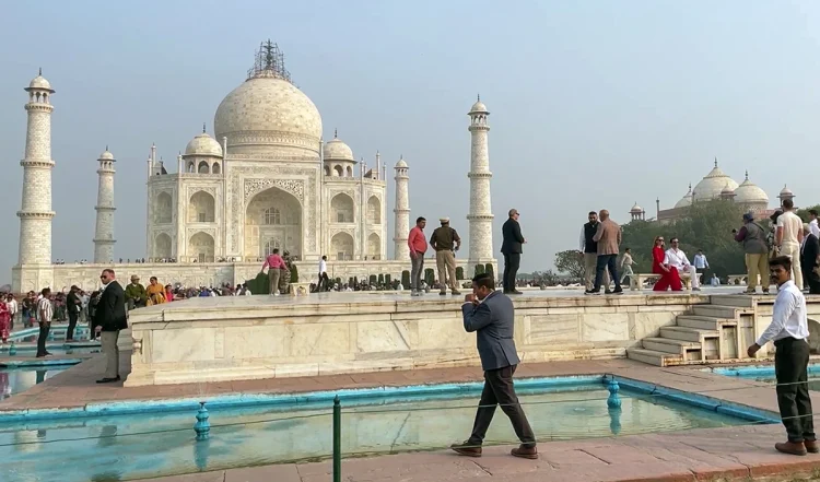 Agra Tourism: ताज, किला और पेठा—मोहब्बत और मुगलई जायके का परफेक्ट डेस्टिनेशन