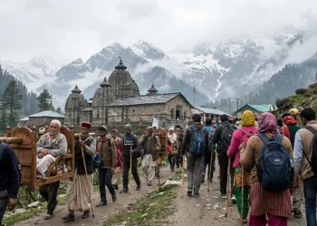 चार धाम यात्रा का बजट प्लान! Indian Railways लाया 12 दिन का Tour Package, जानें किराया और सुविधाएं