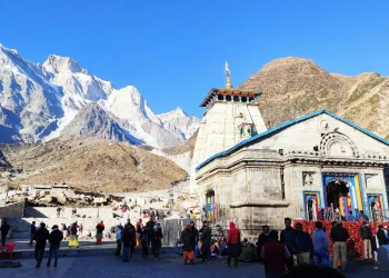 केदारनाथ यात्रा: हेलिकॉप्टर से जाएं या करें ट्रेकिंग? जानें कौन सा ऑप्शन बेहतर