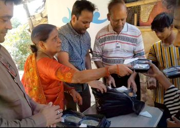 जरूरतमंदों को कराया भोजन, सेवा से खिले चेहरे