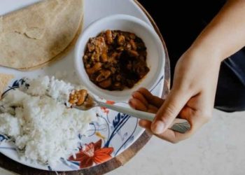 रोटी बनाम चावल: सेहत के लिए क्या है बेहतर? जानें पूरा सच