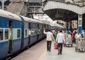 तत्काल कन्फर्म टिकट पर भी मिल सकता है पूरा रिफंड, जान लें Indian Railways के जरूरी नियम