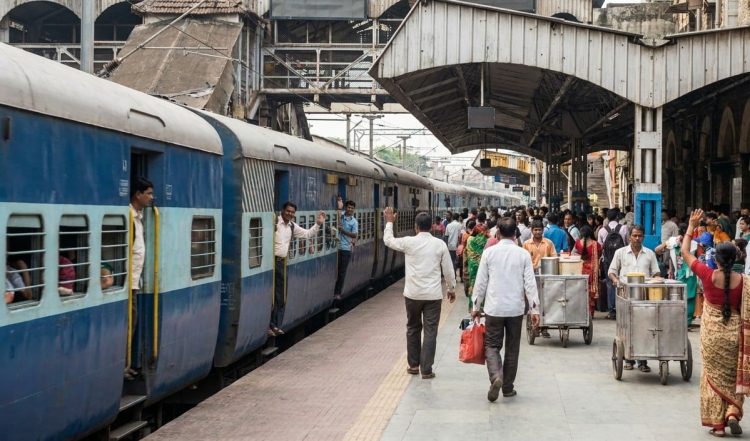 तत्काल कन्फर्म टिकट पर भी मिल सकता है पूरा रिफंड, जान लें Indian Railways के जरूरी नियम