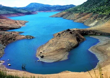 Travel Tips: गर्मी से राहत चाहिए? अप्रैल में घूमने के लिए बेस्ट ठंडी जगहें