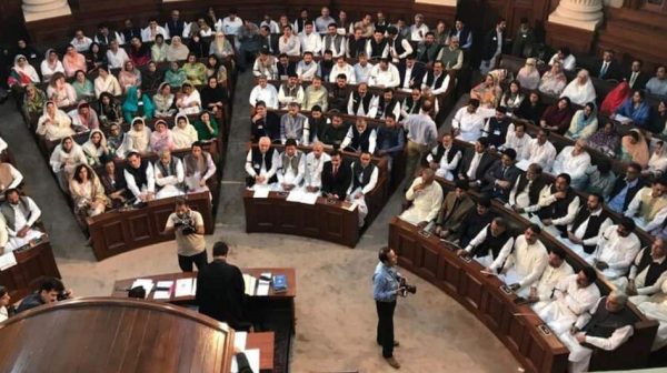 पाकिस्तान विधानसभा में उठा हिन्दुओं और अल्पसंख्यकों की अनदेखी का मुद्दा, सरकार पर लगे गंभीर आरोप