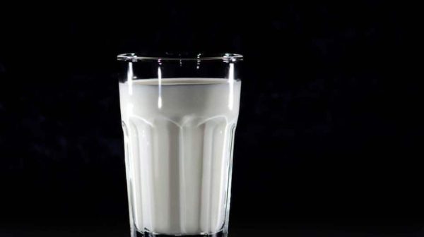 Milk में क्या होता है A1 और A2 का फर्क? जानिए कौन-सा दूध माना जाता है बेहतर