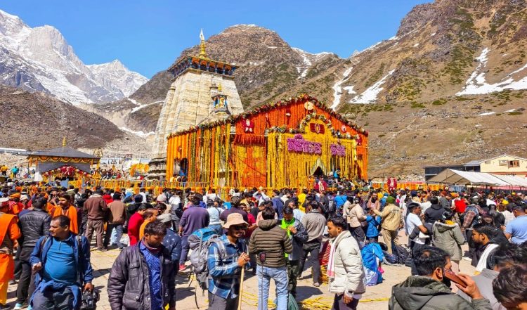 बच्चों के साथ केदारनाथ जा रहे हैं? सफर सुरक्षित बनाने के लिए बैग में जरूर रखें ये 7 जरूरी चीजें