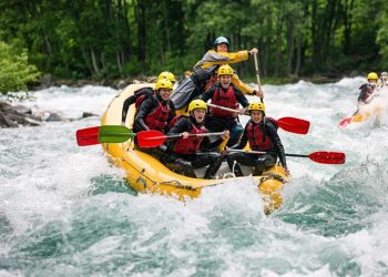 Rishikesh Travel: ऋषिकेश की शांत शाम और गंगा आरती का अनुभव, यहां बिताए पल बना देंगे सफर यादगार
