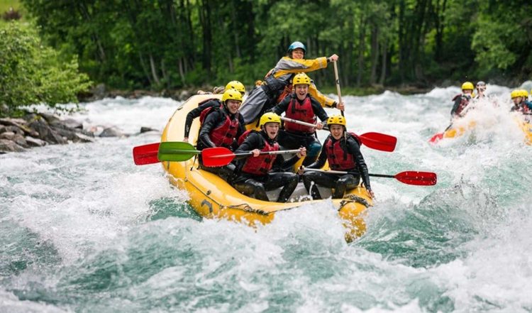 Rishikesh Travel: ऋषिकेश की शांत शाम और गंगा आरती का अनुभव, यहां बिताए पल बना देंगे सफर यादगार