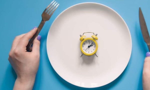 16:8 इंटरमिटेंट फास्टिंग कर रहे हैं? नई रिसर्च ने बढ़ाई चिंता, जानिए क्या कहते हैं विशेषज्ञ