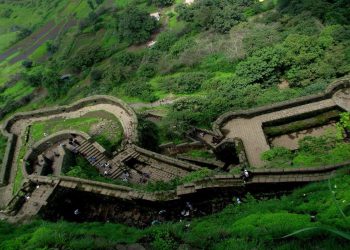Travel Tips: पुणे का ऐतिहासिक लोहगढ़ किला – मानसून ट्रिप और ट्रैकिंग के लिए शानदार जगह