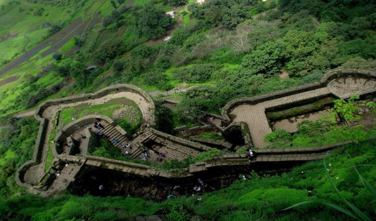 Travel Tips: पुणे का ऐतिहासिक लोहगढ़ किला – मानसून ट्रिप और ट्रैकिंग के लिए शानदार जगह