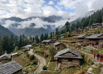 Shoja की भीड़ से दूर Tandi Village में बिताएं सुकून के पल, ये रहा पूरा Travel Plan