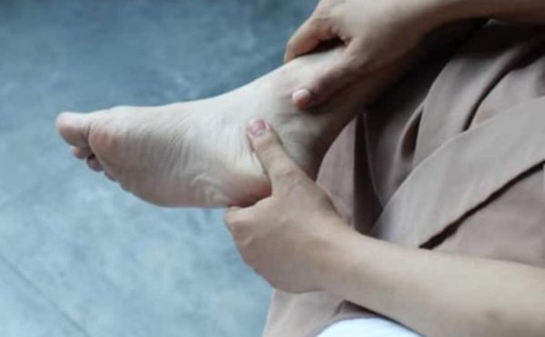 Uric Acid: इन आदतों से बढ़ सकता है यूरिक एसिड, कंट्रोल करने के लिए अपनाएं ये आसान तरीके