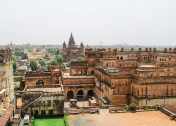 Monsoon Tourism 2026: अगस्त में घूमने के लिए 4 शांत और बजट-फ्रेंडली डेस्टिनेशन, कम खर्च में लें मानसून का मजा