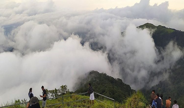 Travel Tips: बादलों के बीच बसा है सिक्किम का जुलूक, जिग-जैग सड़कों से लेकर कंचनजंघा के नजारे तक सब खास