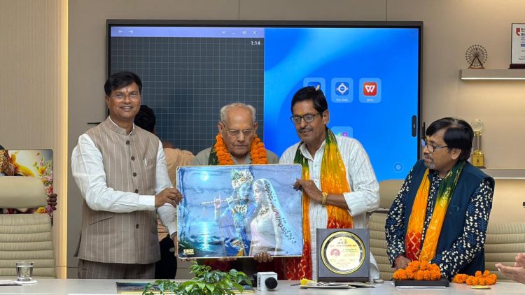 अवधी आराधकों को मिला “सूबेदार-राजदेवी अवधी सम्मान