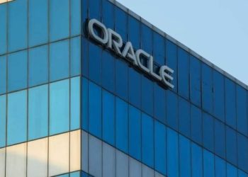 Oracle Layoffs: 12 साल नौकरी के बाद गई जॉब, पत्नी बोली- होली-दिवाली और सर्जरी के दौरान भी करते रहे काम